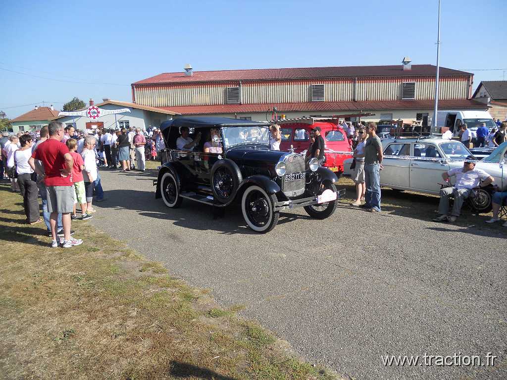 2011_rustenhart (130).jpg - 02/10/2011 - 68740 RUSTENHART 31ème Randonnée Internationale des Vendanges - Le défilé - FORD Type A - 1928